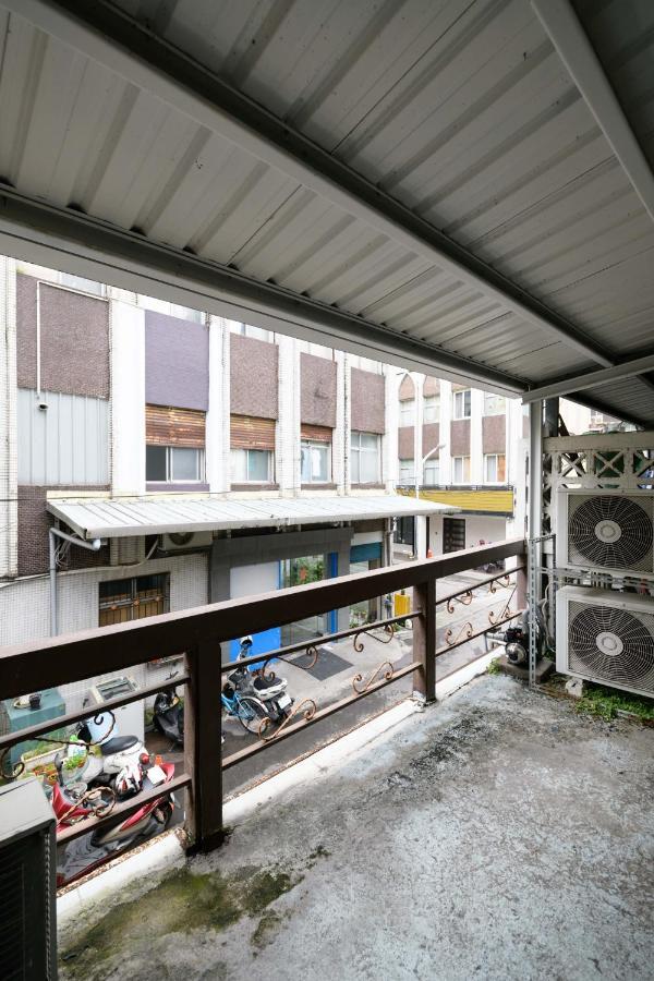 羅東夜市 小宅一生民宿 Night Market Small House Lifetime Hotel ليودونغ المظهر الخارجي الصورة