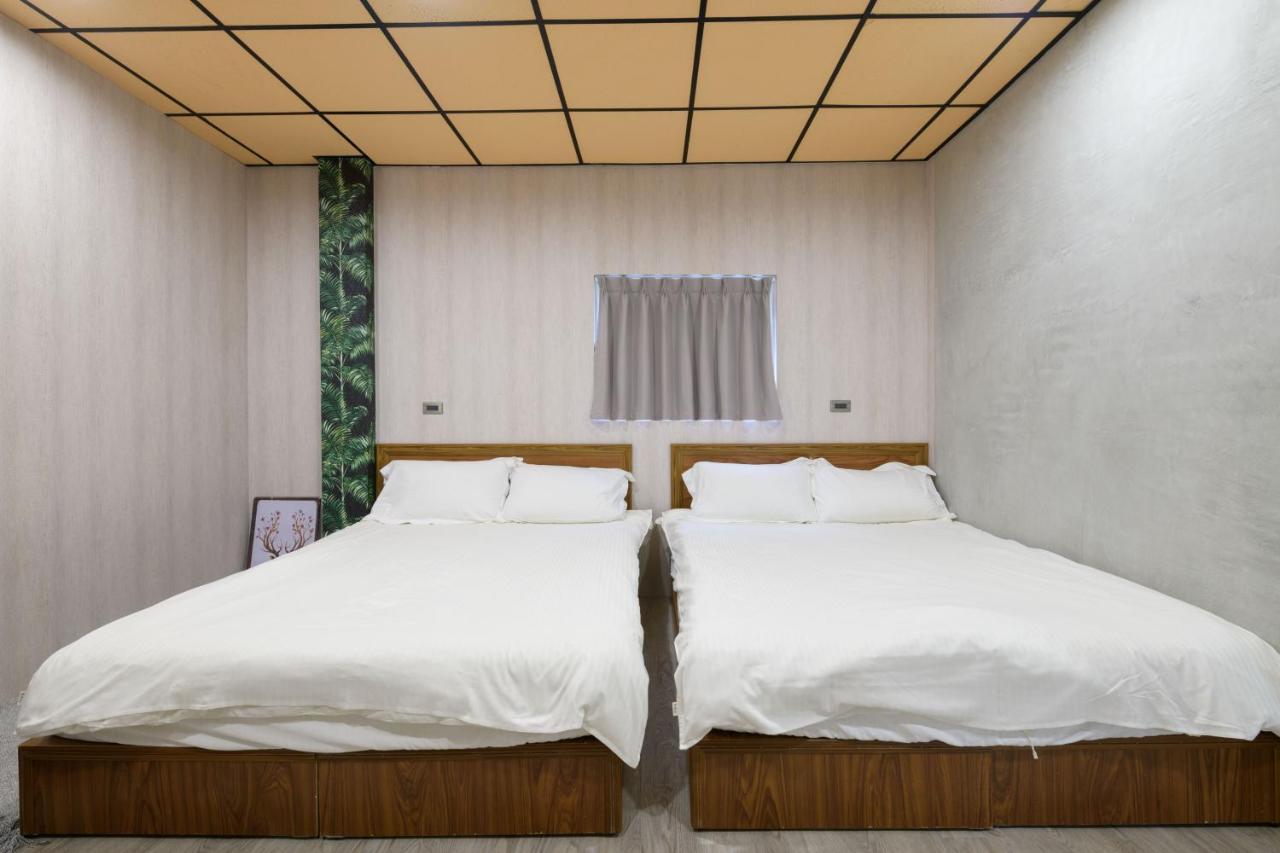 羅東夜市 小宅一生民宿 Night Market Small House Lifetime Hotel ليودونغ المظهر الخارجي الصورة
