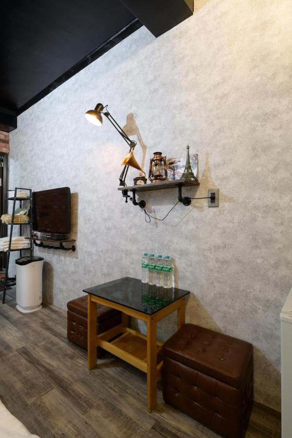 羅東夜市 小宅一生民宿 Night Market Small House Lifetime Hotel ليودونغ المظهر الخارجي الصورة