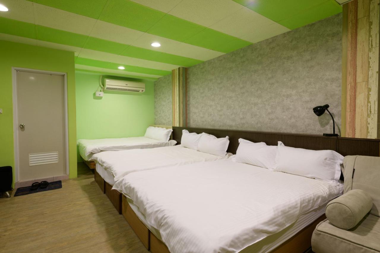 羅東夜市 小宅一生民宿 Night Market Small House Lifetime Hotel ليودونغ المظهر الخارجي الصورة
