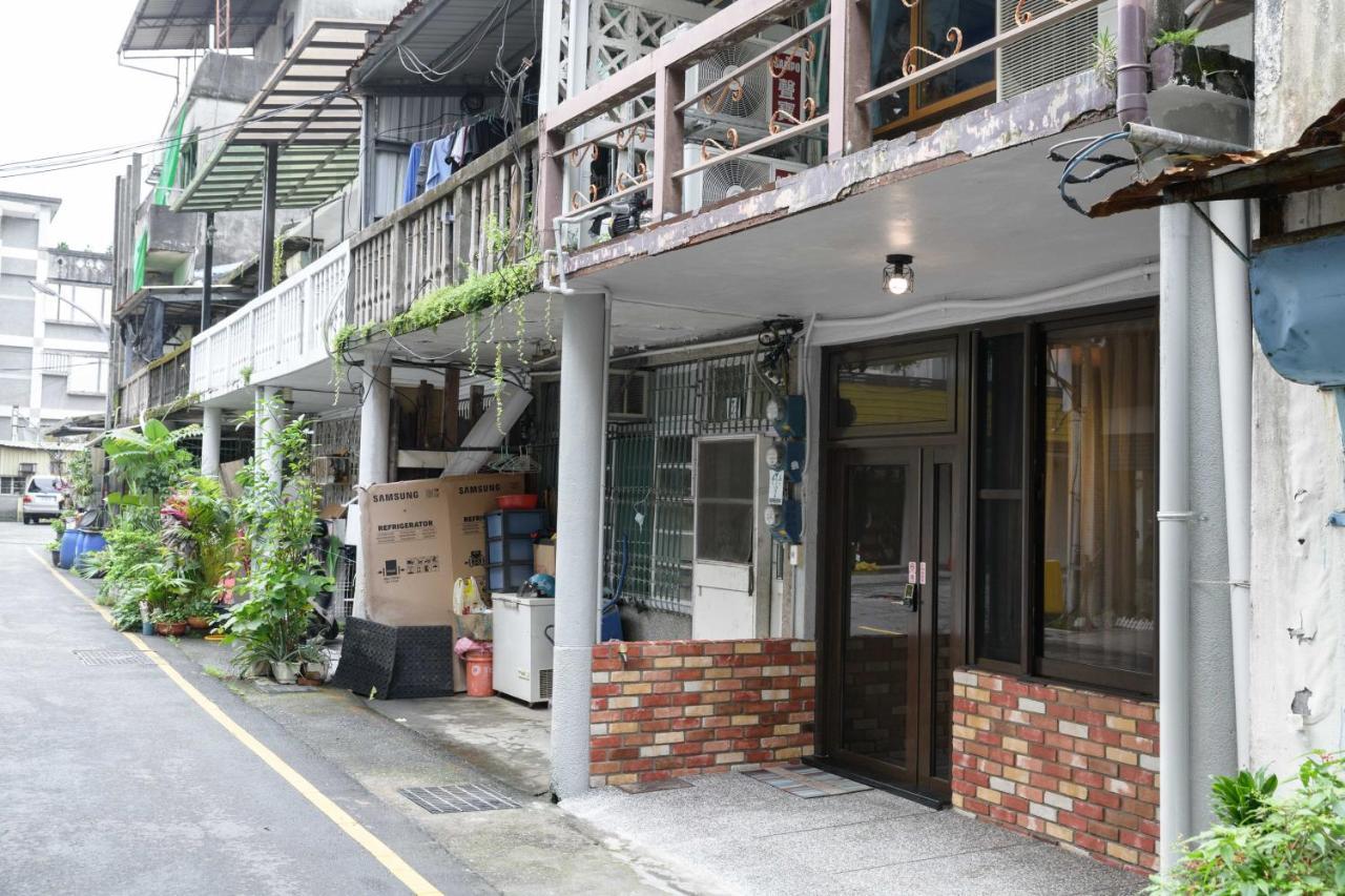 羅東夜市 小宅一生民宿 Night Market Small House Lifetime Hotel ليودونغ المظهر الخارجي الصورة