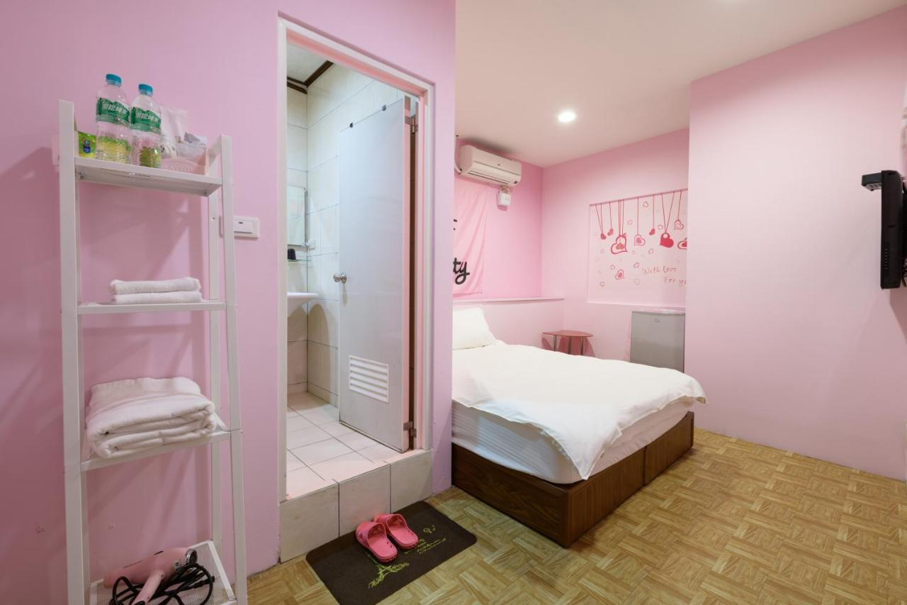 羅東夜市 小宅一生民宿 Night Market Small House Lifetime Hotel ليودونغ المظهر الخارجي الصورة