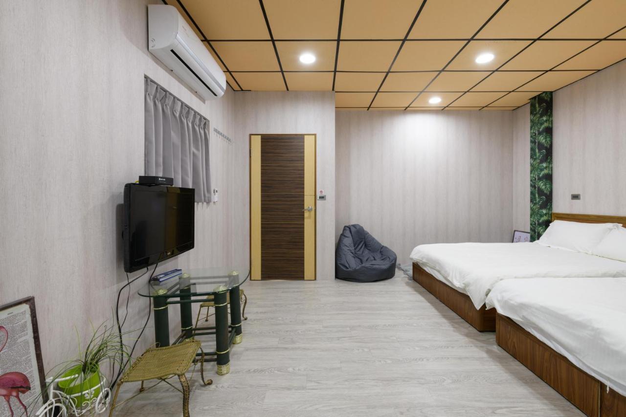 羅東夜市 小宅一生民宿 Night Market Small House Lifetime Hotel ليودونغ المظهر الخارجي الصورة