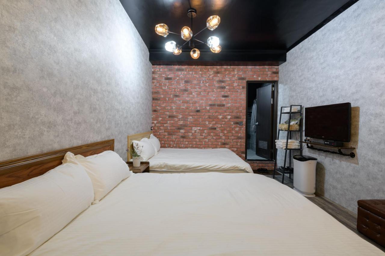 羅東夜市 小宅一生民宿 Night Market Small House Lifetime Hotel ليودونغ المظهر الخارجي الصورة