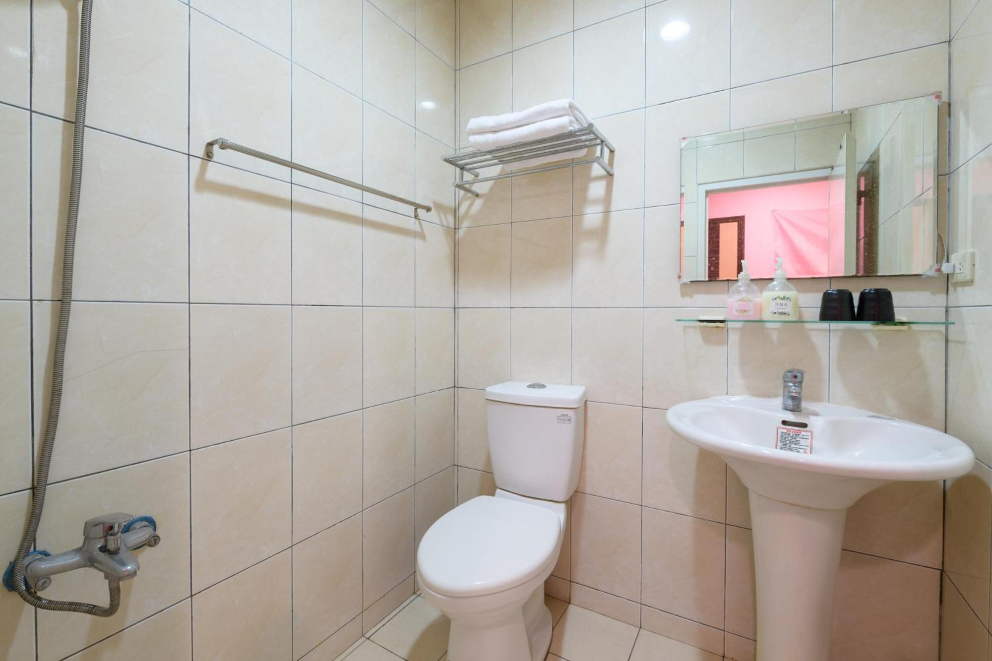 羅東夜市 小宅一生民宿 Night Market Small House Lifetime Hotel ليودونغ الغرفة الصورة